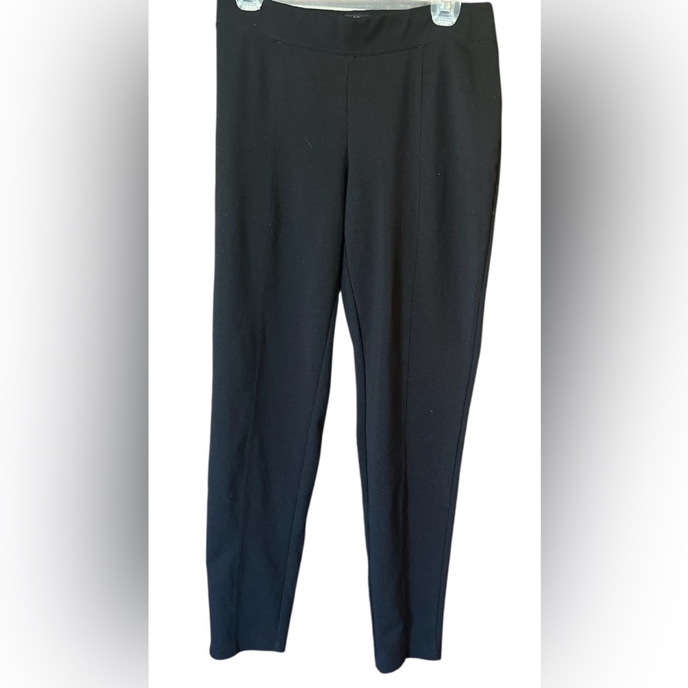 Apt. 9 Modern Fit Women’s black straight leggings /
Size M